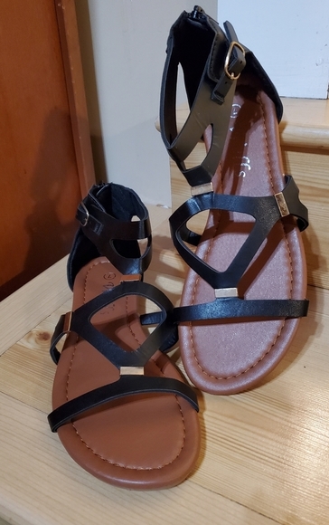 Wells Women's Gladiator Sandals - Picture 2 of 8